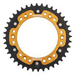 REAR STEALTH SPROCKET ALU/STL 40T-520 GLD HUS/HUSQ/KTM Husqvarna KTM Husaberg FE 350S FE 501S 150 XC-W TX 300 FX 350 FX 450 TE 150 350 EXC-F 500 XCF-W 350 XCF-W 350 XC-F 150 XC 450 SX-F Factory Edition 350 SX-F FS570 FE 250 Te250 Te300 TC 125 FC 250 FC 350 FC 450 TE 125 TE 300 FE 350 FE 450 FE 501 FE 390 FE 570 Fx450 FE 450E FE 550E FE 650E FS450E FS650C FS650E FC 550 TC 250 TE 250 250 SX 620 Super Moto 400 SC 4-Stroke 400 SXC 4-Stroke 250 SX-F 620 SX 400 RXC 4-Stroke 400 TXC 4-Stroke 620 RXC 620 TXC 250 XC 360 Exc 360 Mxc 360 Sx 620 Comp Limited 620 EXC 250 XC-W 620 SXC 300 SX 550 Mxc 440 Exc 440 Mxc 440 Sx 250 XCF-W 500 EXC-F 300 XC 300 XC-W 400 XC-W 4-Stroke 450 EXC-R 4-Stroke 450 SX-F 450 XCF-W 530 EXC-R 4-Stroke 530 XC-W 4-Stroke 690 Enduro R 690 SMC 200 Xc 250 XC-F 450 XC-F 505 Xc-F 125 SXS 144 Sx 450 SXS 4-Stroke 505 Sx-F 560 SMR 4-Stroke 640 Adventure 690 Supermoto 125 Exc 250 SXS 525 XC-G 4-Stroke 525 XC-W 4-Stroke 400 EXC 4-Stroke 525 EXC 4-Stroke 525 SMR 4-Stroke 525 SX 4-Stroke 625 SMC 660 Rallye 660 SMC 125 SX 200 Exc 250 EXC 300 EXC 300 MXC 450 EXC-F 450 MXC 4-Stroke 525 MXC 4-Stroke 150 SX 640 Supermoto 200 Sx 450 SM-S 4-Stroke 625 SXC 200 Mxc 250 MXC 380 Exc 380 Mxc 200 Xc-W 380 Sx 400 MXC 4-Stroke 400 SX 4-Stroke 520 EXC 4-Stroke 520 MXC 4-Stroke 520 SX 4-Stroke 640 Enduro 400 Lc4 250 XC-W TPi TE 250i 701 Enduro 300 XC-W TPi TE 300i TX 300i 300 XC TPi 250 XC TPi 150 XC-W TPi TE 150i 690 SMC R 790 Adventure 125 XC 450 SMR 4-Stroke 890 Adventure R Rally 890 Adventure R 250 EXC-F 1993-2022