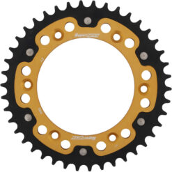 REAR STEALTH SPROCKET ALU/STL 42T-520 GLD HUSQ/KTM Husqvarna KTM Husaberg FE 350S FE 501S 150 XC-W TX 300 FX 350 FX 450 TE 150 350 EXC-F 500 XCF-W 350 XCF-W 350 XC-F 150 XC 450 SX-F Factory Edition 350 SX-F FS570 FE 250 Te250 Te300 TC 125 FC 250 FC 350 FC 450 TE 125 TE 300 FE 350 FE 450 FE 501 FE 390 FE 570 Fx450 FE 450E FE 550E FE 650E FS450E FS650C FS650E FC 550 TC 250 TE 250 250 SX 620 Super Moto 400 SC 4-Stroke 400 SXC 4-Stroke 250 SX-F 620 SX 400 RXC 4-Stroke 400 TXC 4-Stroke 620 RXC 620 TXC 250 XC 360 Exc 360 Mxc 360 Sx 620 Comp Limited 620 EXC 250 XC-W 620 SXC 300 SX 550 Mxc 440 Exc 440 Mxc 440 Sx 250 XCF-W 500 EXC-F 300 XC 300 XC-W 400 XC-W 4-Stroke 450 EXC-R 4-Stroke 450 SX-F 450 XCF-W 530 EXC-R 4-Stroke 530 XC-W 4-Stroke 690 Enduro R 690 SMC 200 Xc 250 XC-F 450 XC-F 505 Xc-F 125 SXS 144 Sx 450 SXS 4-Stroke 505 Sx-F 560 SMR 4-Stroke 640 Adventure 690 Supermoto 125 Exc 250 SXS 525 XC-G 4-Stroke 525 XC-W 4-Stroke 400 EXC 4-Stroke 525 EXC 4-Stroke 525 SMR 4-Stroke 525 SX 4-Stroke 625 SMC 660 Rallye 660 SMC 125 SX 200 Exc 250 EXC 300 EXC 300 MXC 450 EXC-F 450 MXC 4-Stroke 525 MXC 4-Stroke 150 SX 640 Supermoto 200 Sx 450 SM-S 4-Stroke 625 SXC 200 Mxc 250 MXC 380 Exc 380 Mxc 200 Xc-W 380 Sx 400 MXC 4-Stroke 400 SX 4-Stroke 520 EXC 4-Stroke 520 MXC 4-Stroke 520 SX 4-Stroke 640 Enduro 400 Lc4 250 XC-W TPi TE 250i 701 Enduro 300 XC-W TPi TE 300i TX 300i 300 XC TPi 250 XC TPi 150 XC-W TPi TE 150i 690 SMC R 790 Adventure 125 XC 450 SMR 4-Stroke 890 Adventure R Rally 890 Adventure R 250 EXC-F 1993-2022