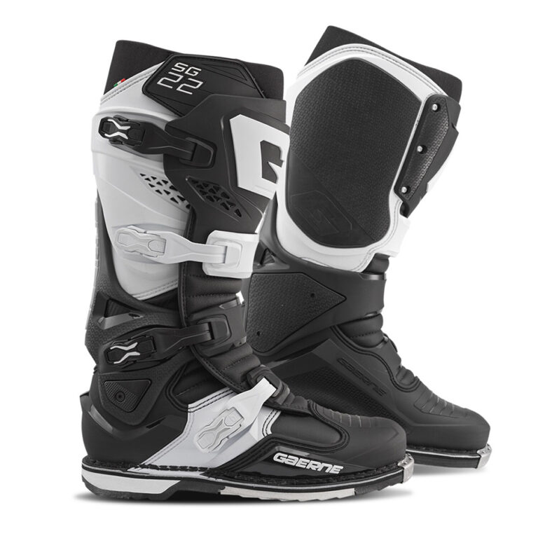 SG22 BOOTS BLACK/WHITE